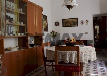Sala da pranzo - Casa indipendente Via Giuseppe Garibaldi
 
267, Canicattini Bagni - foto 28