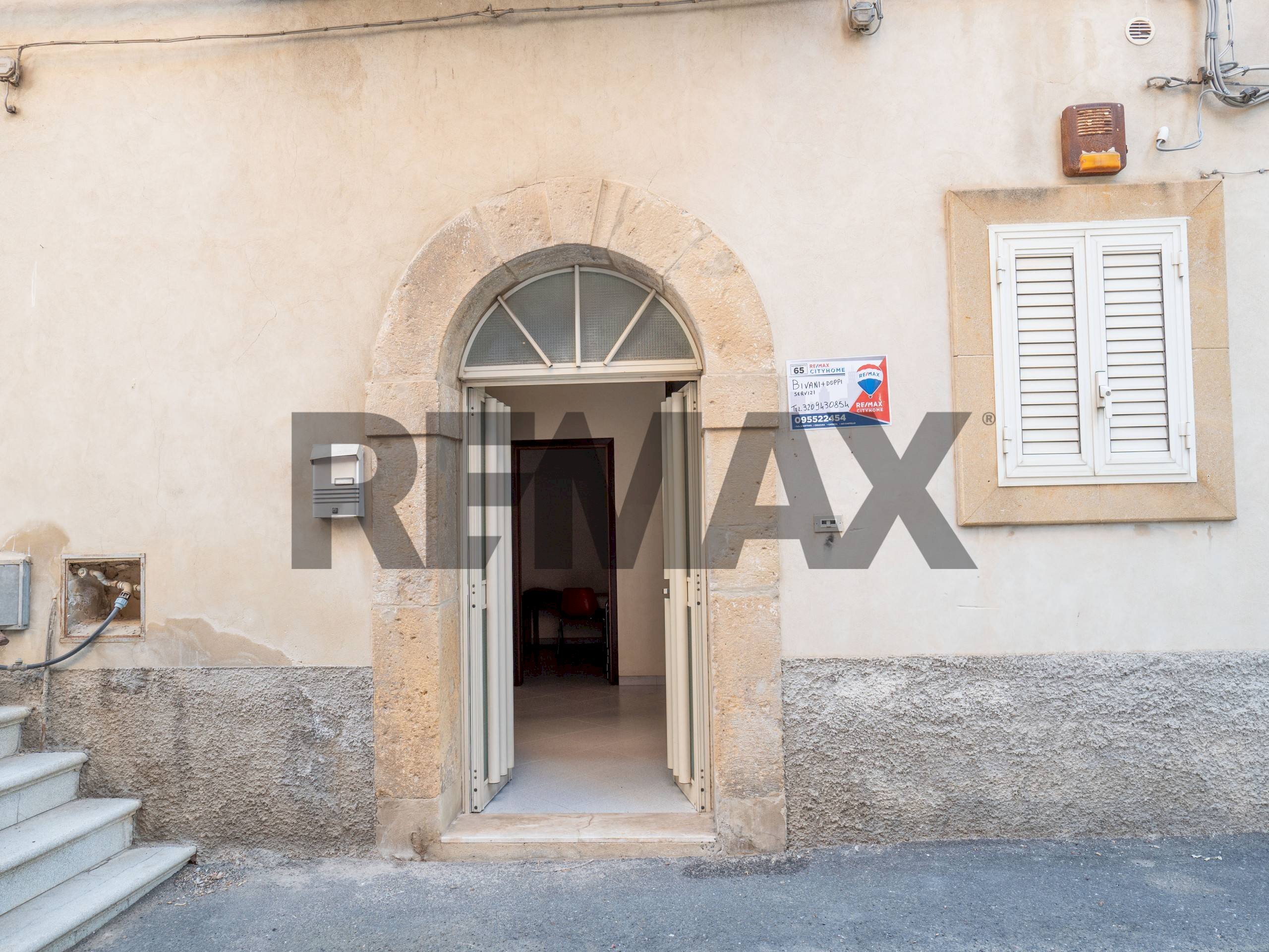 Edificio all\'aperto - Two-room apartment via Giusto
 
6, Mirabella Imbaccari - photo 1