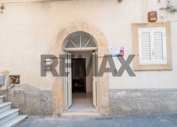 Edificio all\'aperto - Two-room apartment via Giusto
 
6, Mirabella Imbaccari - photo 1