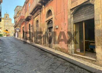 Edificio all\'aperto - Laboratorio VIA DUCA D'AOSTA
15, Palazzolo Acreide - foto 6
