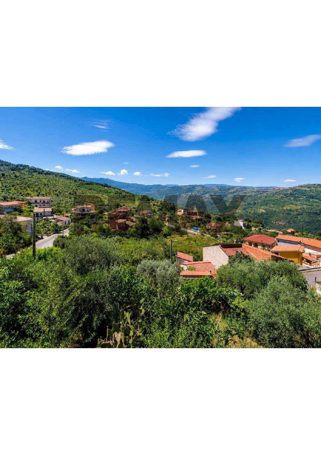 Vista delle montagne - Villa C/DA IRIA VALLEBRUCA
SNC, Sant'Agata di Militello - photo 2