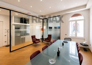 Sala da pranzo - Office Via Carlo Poerio
 
89, Napoli - photo 4