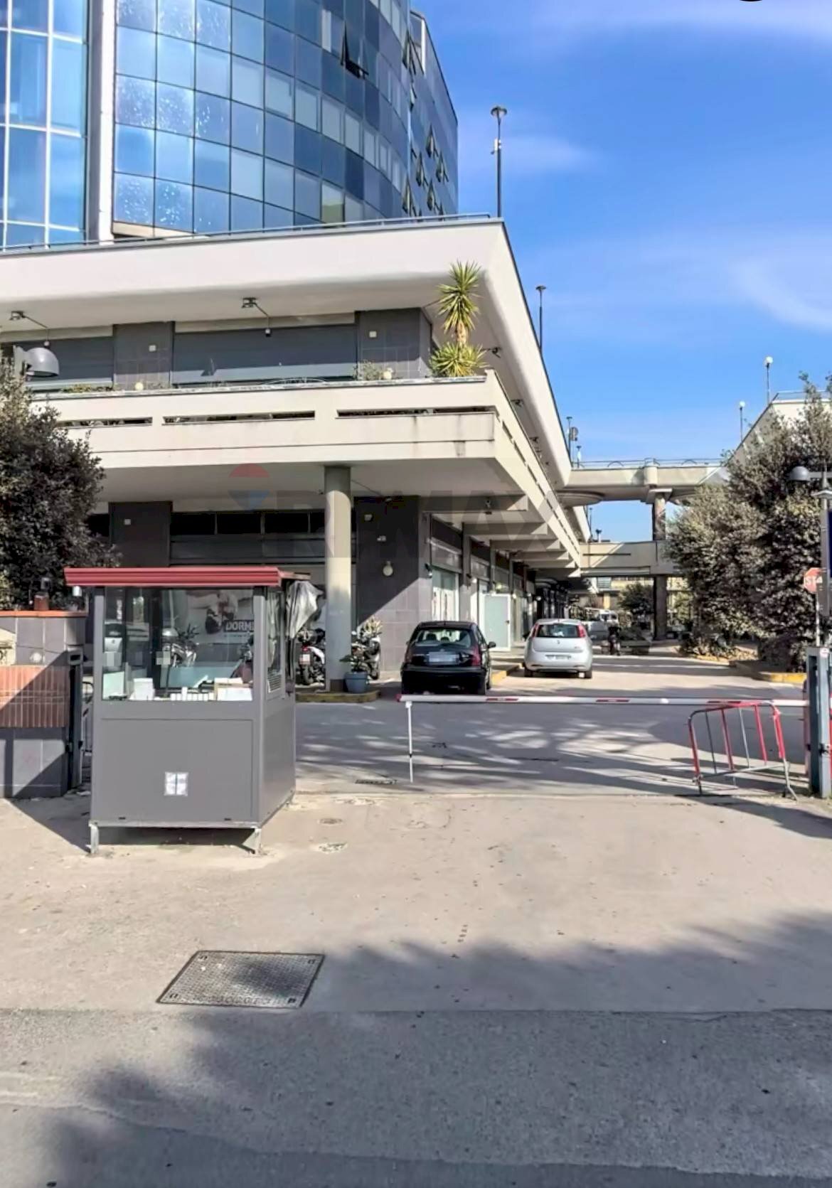 Edificio all\'aperto - Commercial Premises Via Nazionale delle Puglie, Casalnuovo di Napoli - photo 3