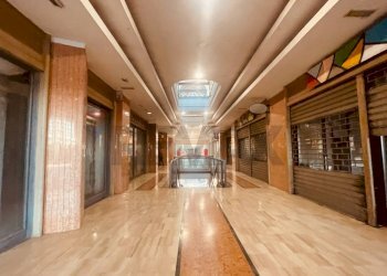 Ricezione / Lobby - Commercial Premises Via Nazionale delle Puglie, Casalnuovo di Napoli - photo 4