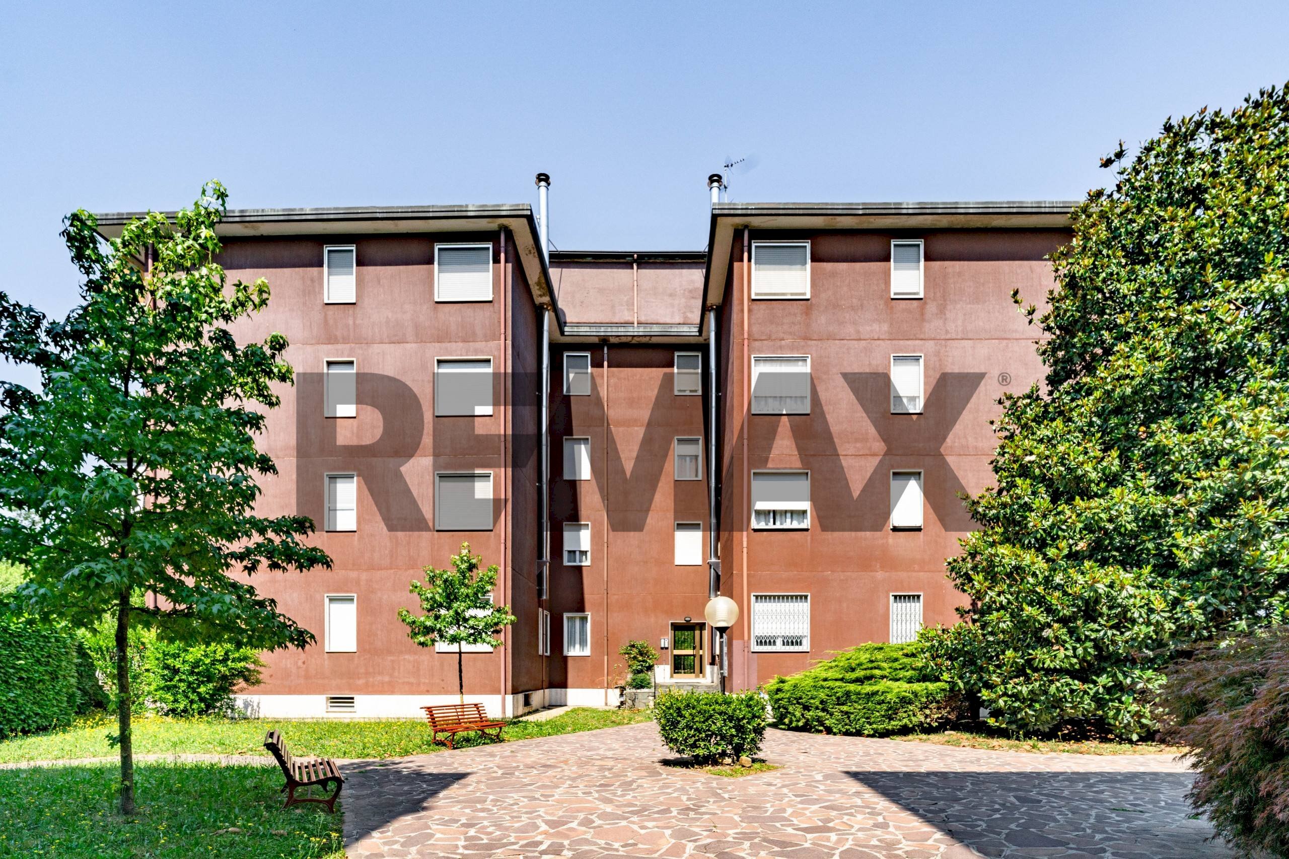 Edificio all\'aperto - Trilocale Via San Martino della Battaglia
 
7, Pogliano Milanese - foto 1