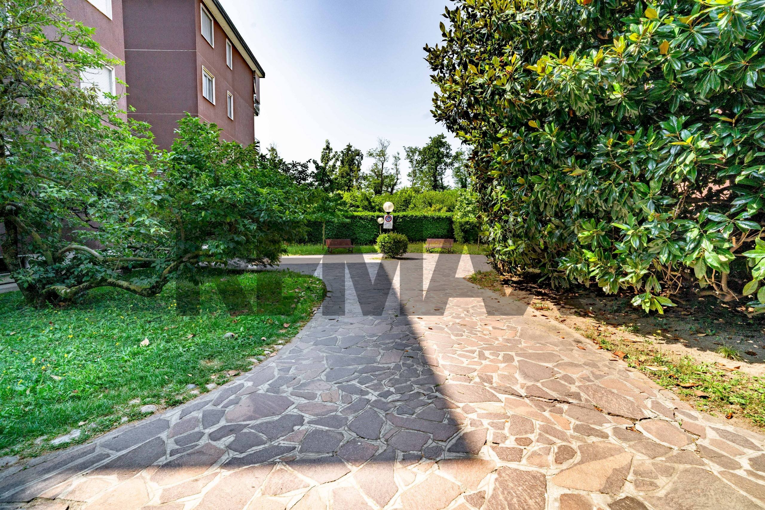 Giardino - Trilocale Via San Martino della Battaglia
7, Pogliano Milanese - foto 2
