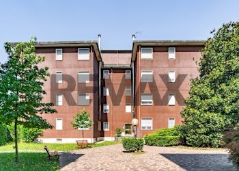 Edificio all\'aperto - Trilocale Via San Martino della Battaglia
7, Pogliano Milanese - foto 1