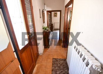 Hall / corridoio - Semi-detached house via Primo Tonini
 
41, Minucciano - photo 11