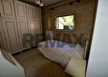 Camera / camera da letto - Semi-detached house via Primo Tonini
 
41, Minucciano - photo 20