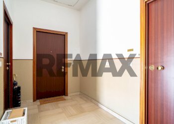 Hall / corridoio - Three-room apartment VIA PEZZANI
 
2, Collecchio - photo 21