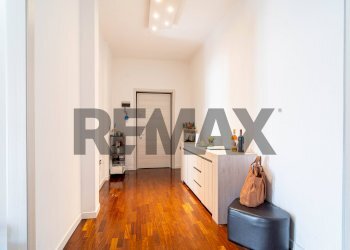 Hall / corridoio - Three-room apartment VIA PEZZANI
 
2, Collecchio - photo 4