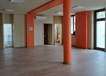 Foto 1 - Commercial Premises Cavour
20, Bernareggio - photo 1