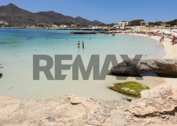 Vista dell\'acqua - Bilocale lido burrone
 
snc, Favignana - foto 3