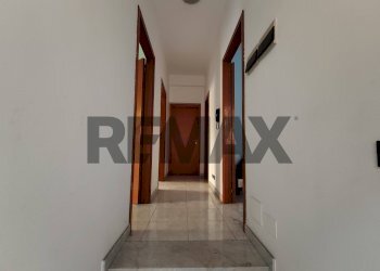 Hall / corridoio - Four-room apartment Piazza A. Saffi
 
10, Comiso - photo 2