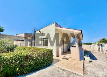 Casa all\'aperto - Villa via della vongola
 
8, Torchiarolo - photo 1