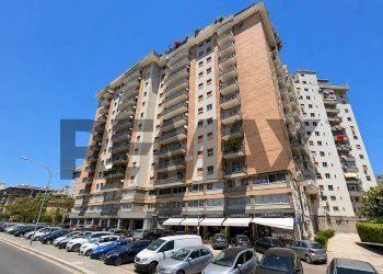 Edificio all\'aperto - Ufficio viale croce rossa
33, Palermo - foto 1