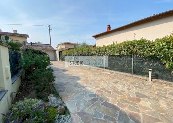 Foto 2 - Semi-detached house Via del Cafaggiolo
 
33, Camaiore - photo 2