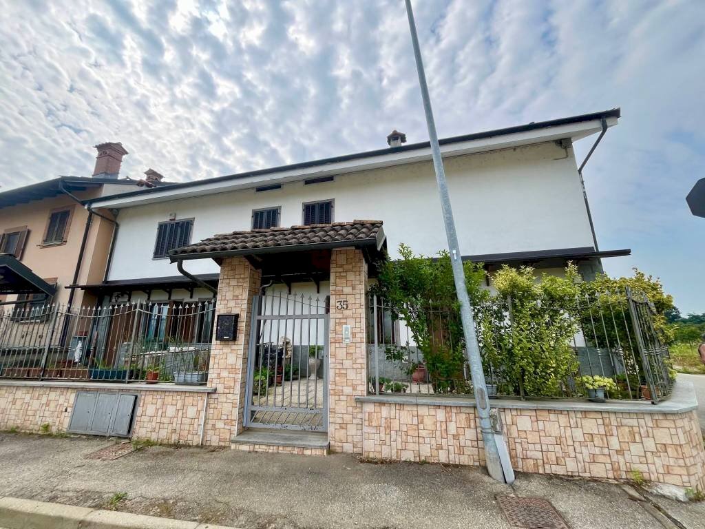 Facciata - Villa via Ceis, 35, Carmagnola - foto 1