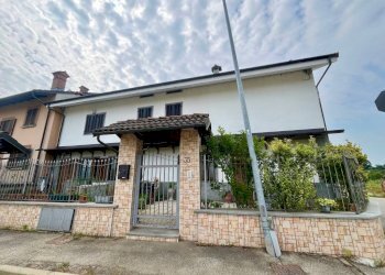 Facciata - Villa via Ceis, 35, Carmagnola - foto 1