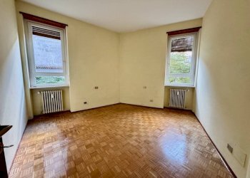 Camera da letto - Quadrilocale via Bertodano, 9, Biella - foto 9