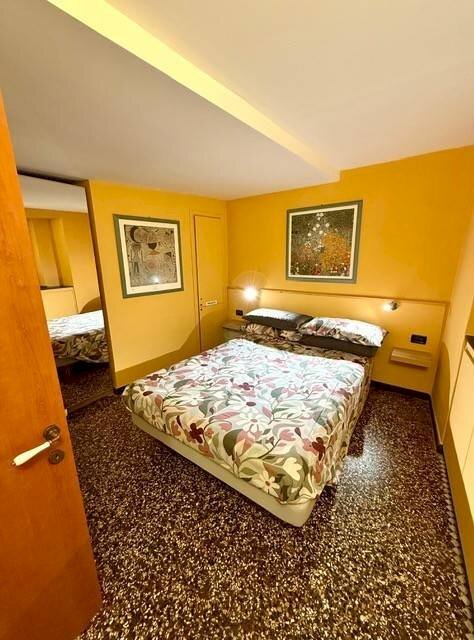 Camera da letto - Bilocale piazza Invrea, Genova (zona Centro Storico) - foto 2