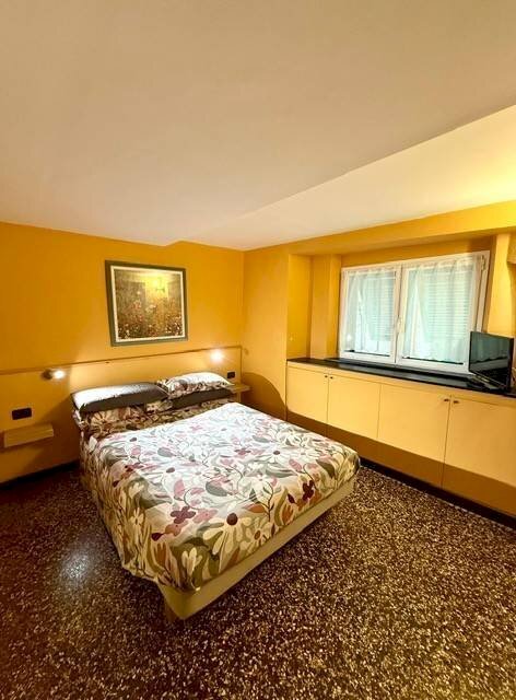 Camera da letto - Bilocale piazza Invrea, Genova (zona Centro Storico) - foto 3