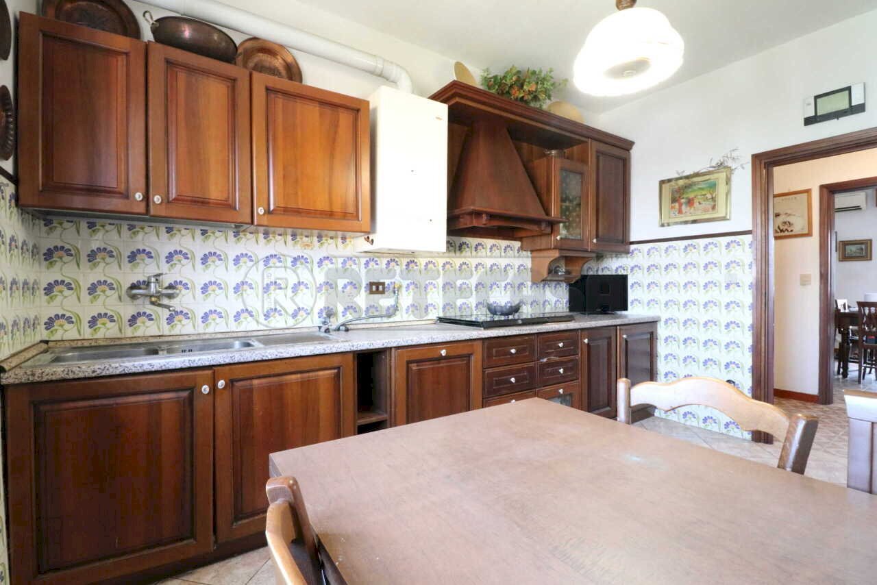 2_Cucina (1) - Appartamento Via Alcide de Gasperi 7, Bondeno - foto 2