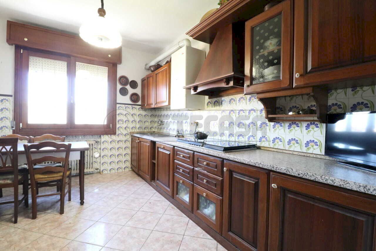 3_Cucina (1) - Appartamento Via Alcide de Gasperi 7, Bondeno - foto 3