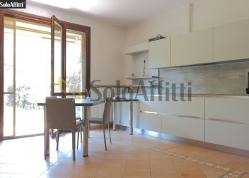 soggiorno con cucina a vista - Appartamento Via Gadames, Paderno Dugnano - foto 2