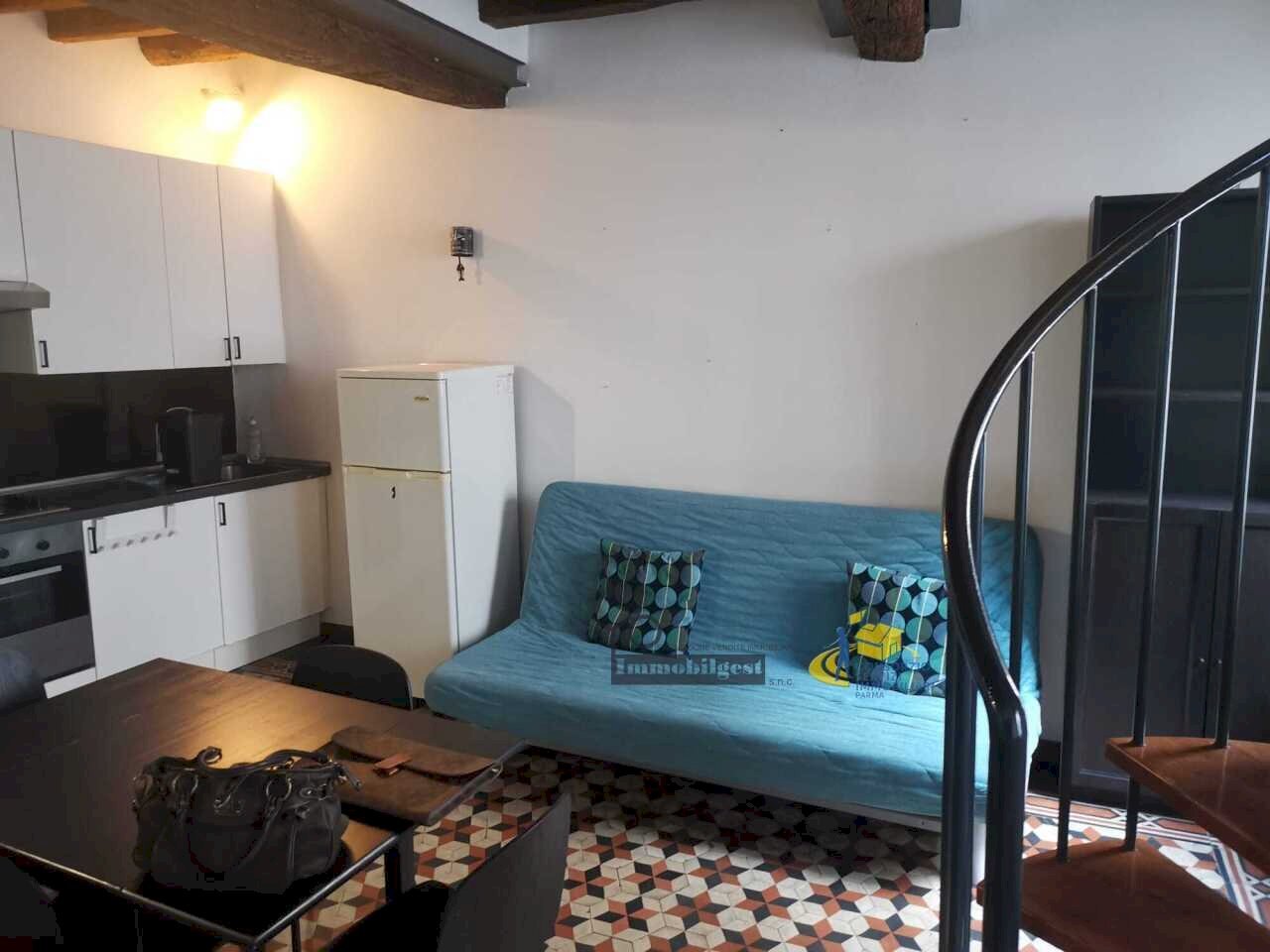 living - Quadrilocale Borgo Garimberti 18, Parma - foto 1