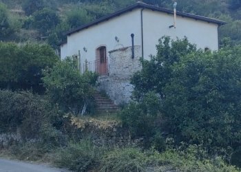 IMG20260622181853 - Villa Via San Sebastiano 11, Palizzi - foto 8