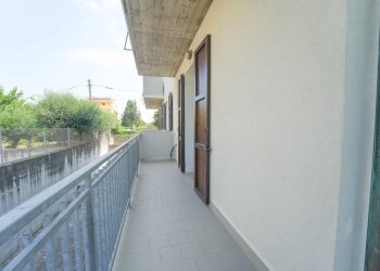 Balcone ripostiglio - Two-room apartment Via Mascagni 14, Poggio Torriana - photo 11