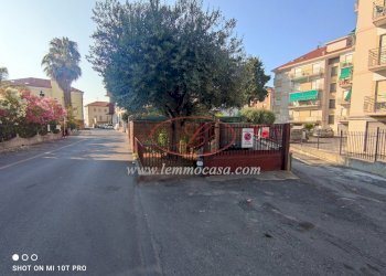 box   auto centralissimo - Box Via Villebone 3, Diano Marina - photo 1