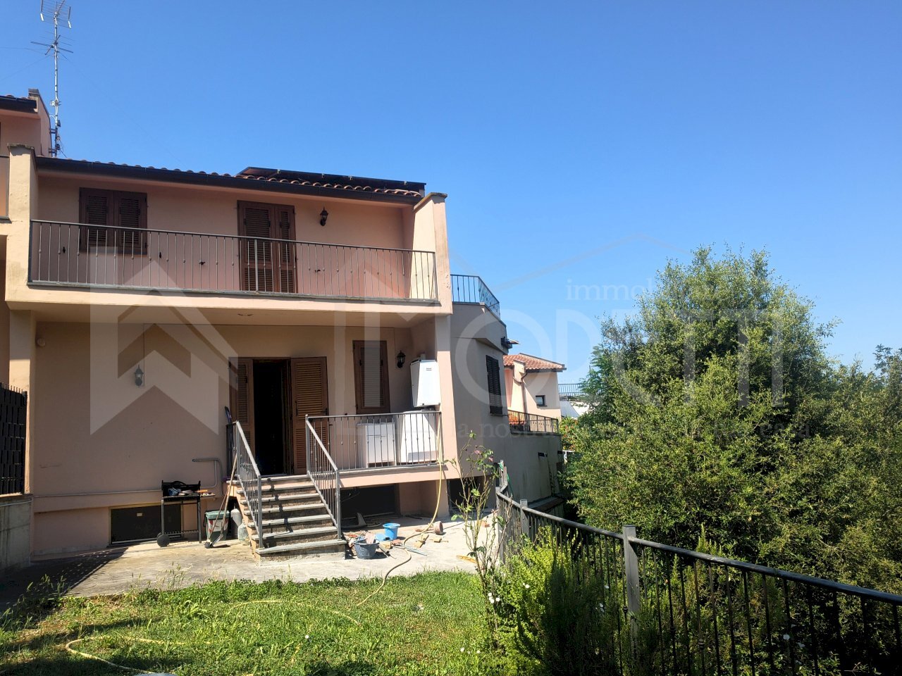 esterno sul retro - Terraced Villa Via del Pino, Livorno - photo 3
