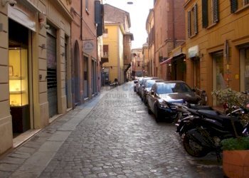 strada - Locale Commerciale Via Goito, Bologna (zona Centro Storico) - foto 2