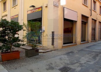 angolo - Locale Commerciale Via Goito, Bologna (zona Centro Storico) - foto 3