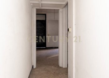 Bottega Bronte 2 (11) - Locale Commerciale Via Bronte 2, Catania - foto 24
