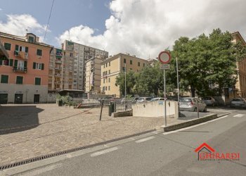 1-2.0 ingresso.jpg.jpg - Box Via Emanuele Ferro, Genova (zona Sestri Ponente) - foto 3