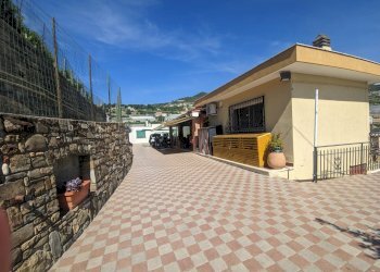parcheggio/cortile - Portion of a house Strada Alla Colla 134, Sanremo - photo 21