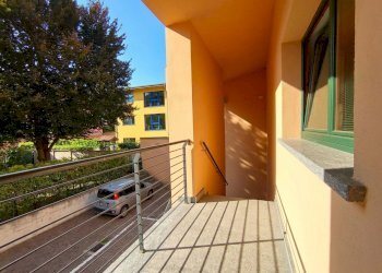 Esterni proprietà - Ingresso appartamento - Portion of a house Via Carso 52, Como - photo 4