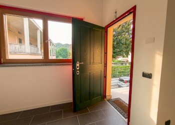 Interni appartamento - ingresso - Portion of a house Via Carso 52, Como - photo 5
