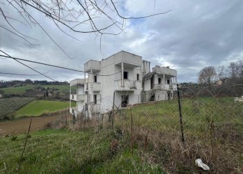 esterno - Apartment Trecastelli - photo 2