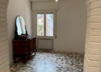1000715866.jpg - Four-room apartment Via Avesella 9, Bologna (neighborhood Centro Storico) - photo 2