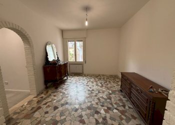 1000715863.jpg - Four-room apartment Via Avesella 9, Bologna (neighborhood Centro Storico) - photo 3