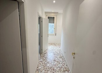 1000715858.jpg - Four-room apartment Via Avesella 9, Bologna (neighborhood Centro Storico) - photo 16
