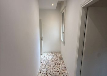 1000715835.jpg - Four-room apartment Via Avesella 9, Bologna (neighborhood Centro Storico) - photo 17