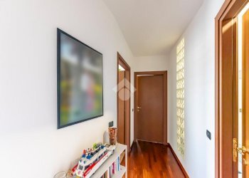 Three-room apartment Via Papa Giovanni XXIII, Rescaldina - photo 22