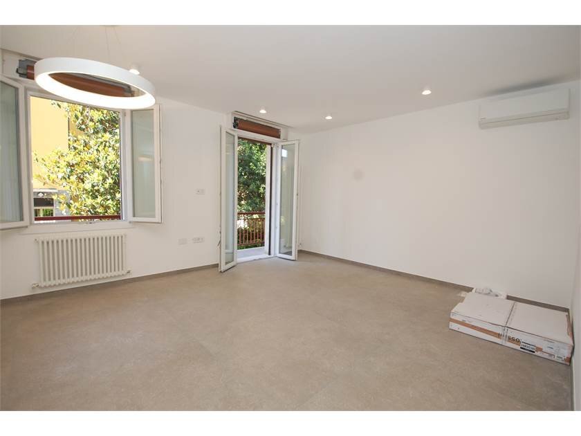 Three-room apartment Modena (neighborhood Circoscrizione 1) - photo 2
