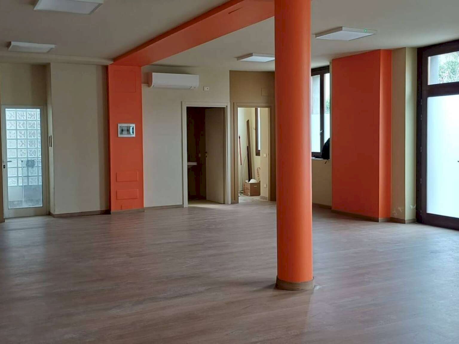 Commercial Premises Bernareggio - photo 1