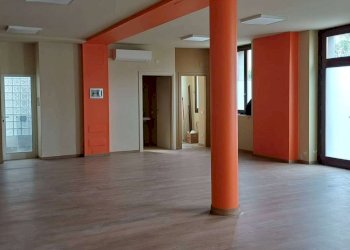 Commercial Premises Bernareggio - photo 1